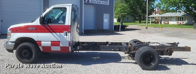 image for item EJ7953 2016 Ford E450 Super Duty van cab and chassis