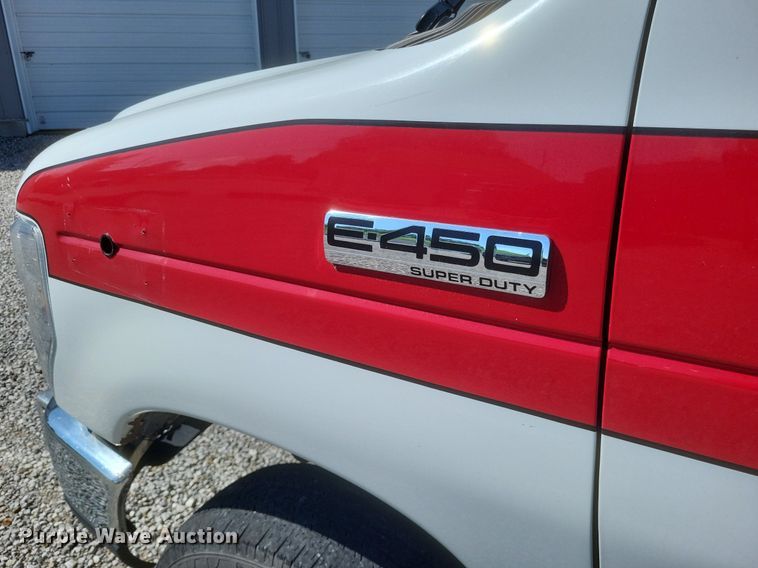 image for item EJ7953 2016 Ford E450 Super Duty van cab and chassis