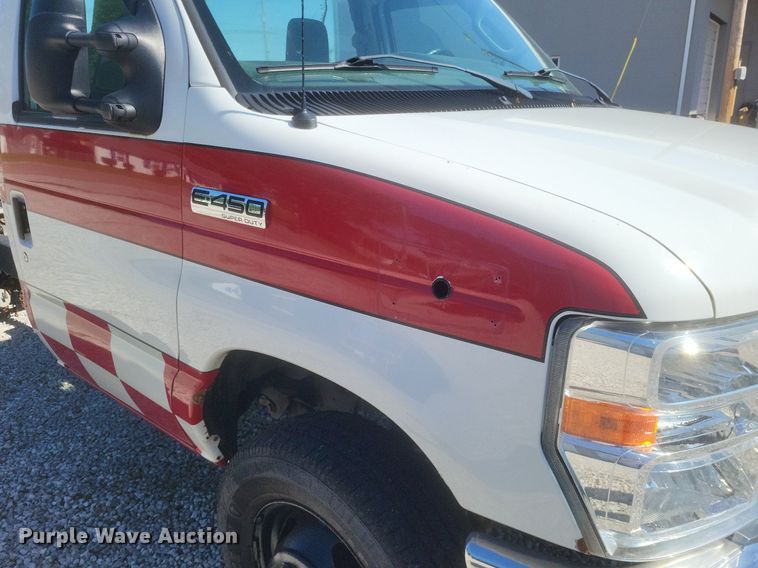 image for item EJ7953 2016 Ford E450 Super Duty van cab and chassis