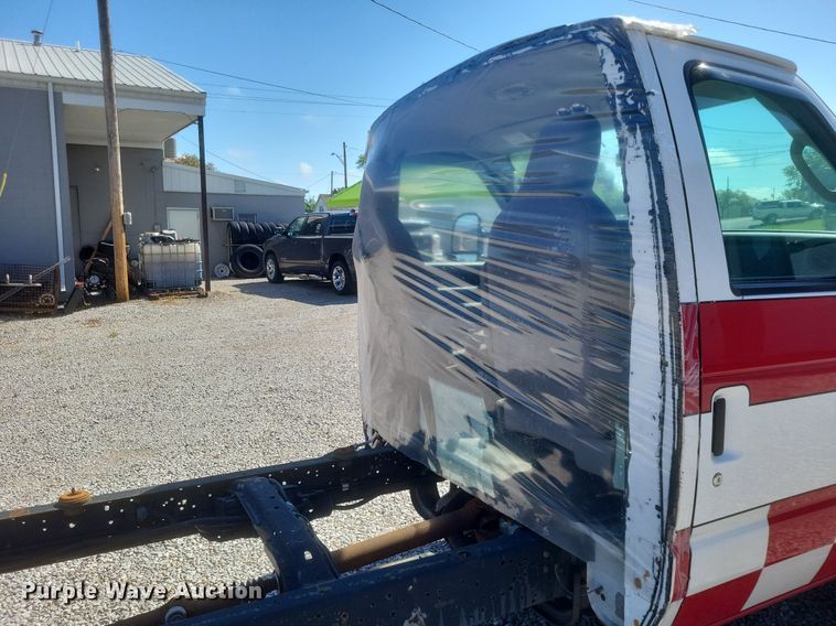 image for item EJ7953 2016 Ford E450 Super Duty van cab and chassis