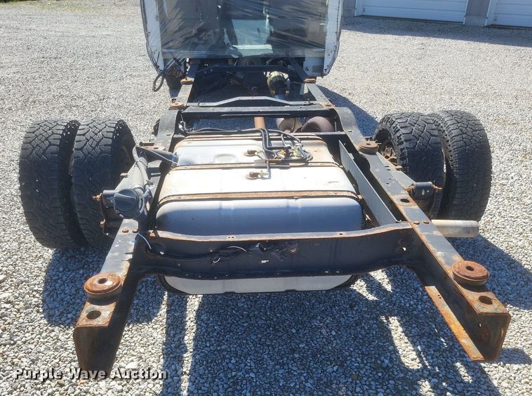 image for item EJ7953 2016 Ford E450 Super Duty van cab and chassis