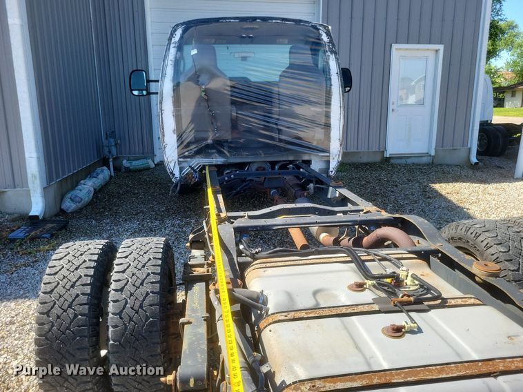 image for item EJ7953 2016 Ford E450 Super Duty van cab and chassis