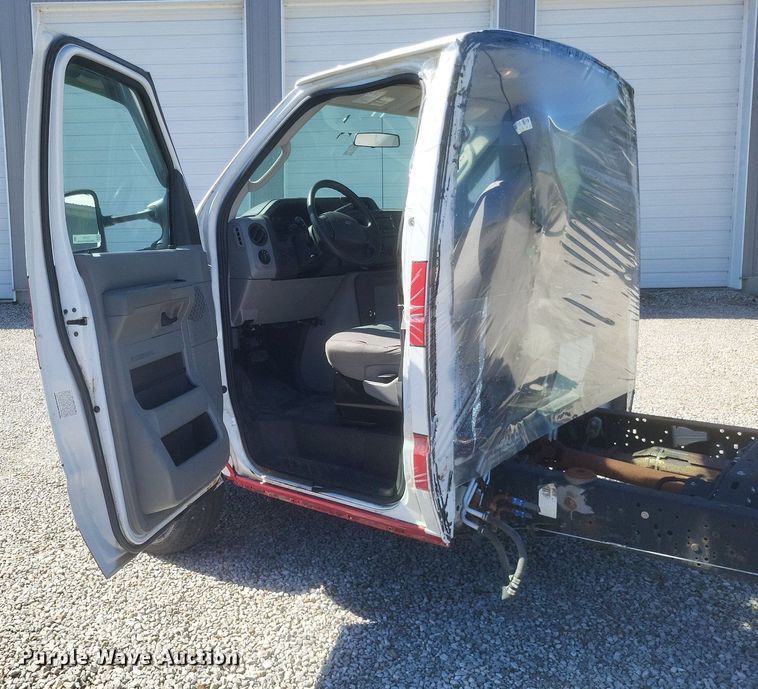 image for item EJ7953 2016 Ford E450 Super Duty van cab and chassis