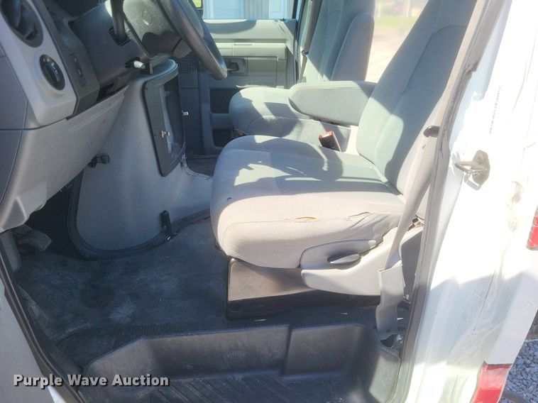 image for item EJ7953 2016 Ford E450 Super Duty van cab and chassis