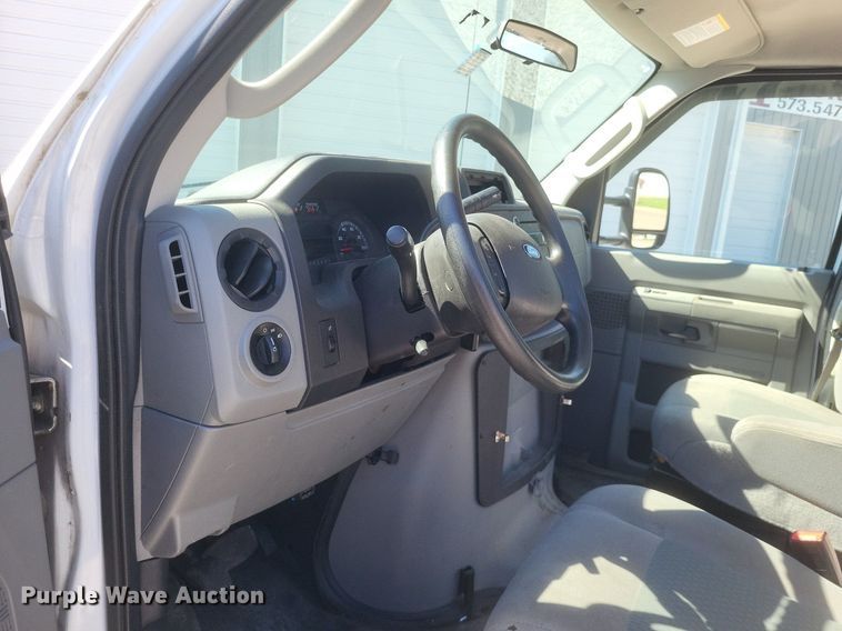 image for item EJ7953 2016 Ford E450 Super Duty van cab and chassis