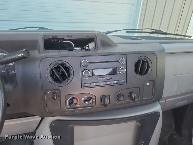 image for item EJ7953 2016 Ford E450 Super Duty van cab and chassis