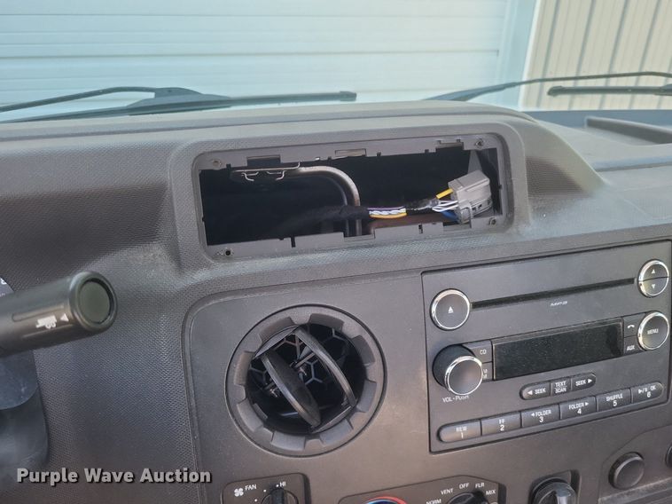 image for item EJ7953 2016 Ford E450 Super Duty van cab and chassis