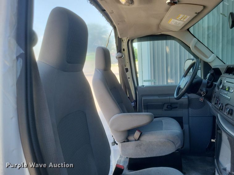 image for item EJ7953 2016 Ford E450 Super Duty van cab and chassis