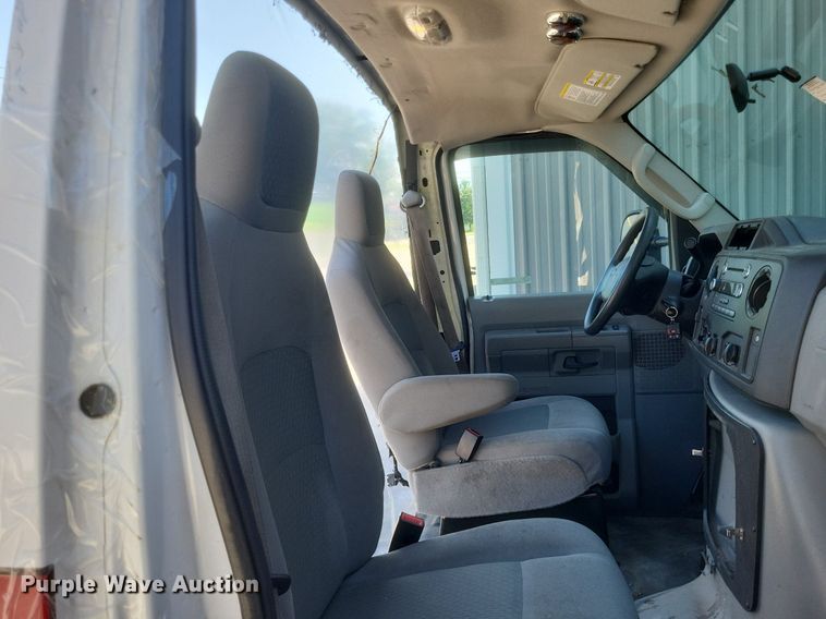 image for item EJ7953 2016 Ford E450 Super Duty van cab and chassis