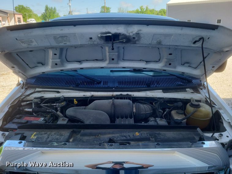 image for item EJ7953 2016 Ford E450 Super Duty van cab and chassis