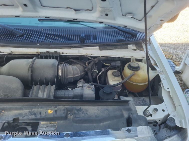 image for item EJ7953 2016 Ford E450 Super Duty van cab and chassis