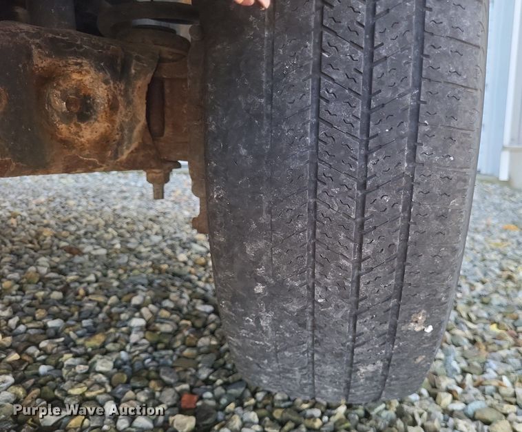 image for item EJ7953 2016 Ford E450 Super Duty van cab and chassis