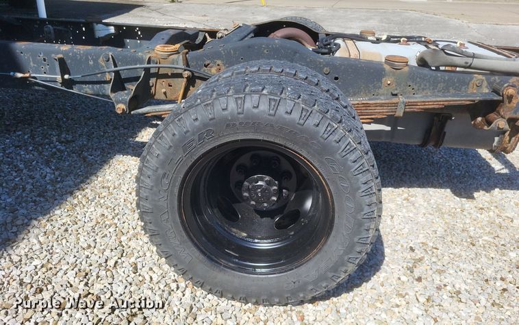 image for item EJ7953 2016 Ford E450 Super Duty van cab and chassis