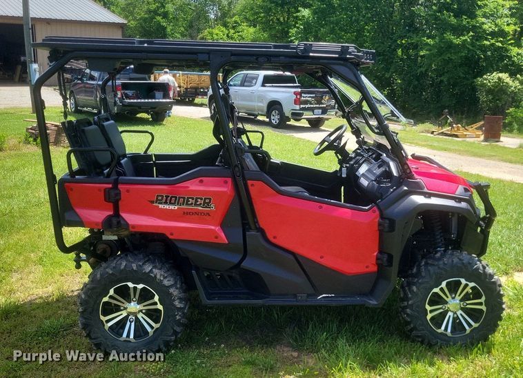 image for item EJ7979 2018 Honda Pioneer 1000-5 utility vehicle