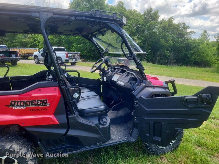 image for item EJ7979 2018 Honda Pioneer 1000-5 utility vehicle