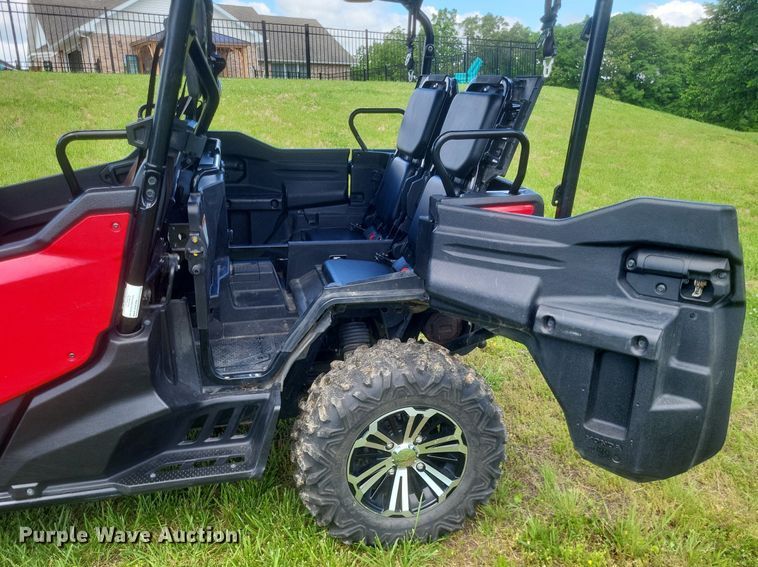 image for item EJ7979 2018 Honda Pioneer 1000-5 utility vehicle