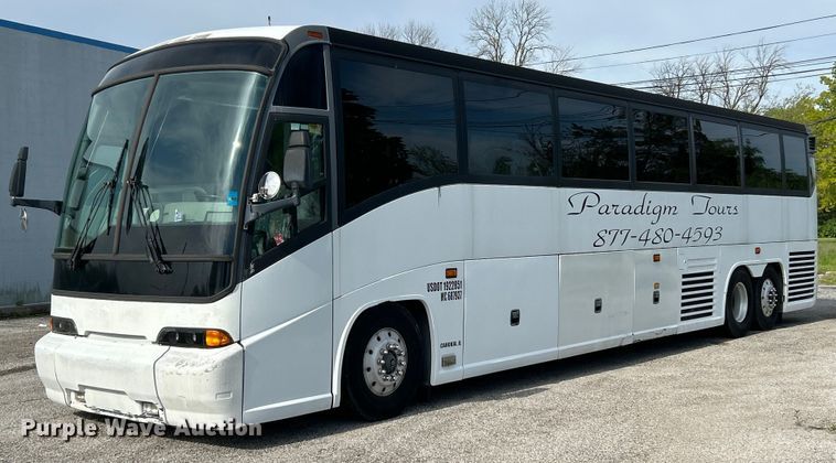 image for item EK4552 2001 MCI E4500 coach bus