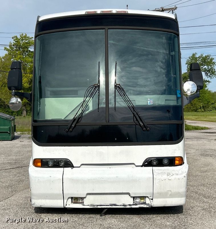image for item EK4552 2001 MCI E4500 coach bus