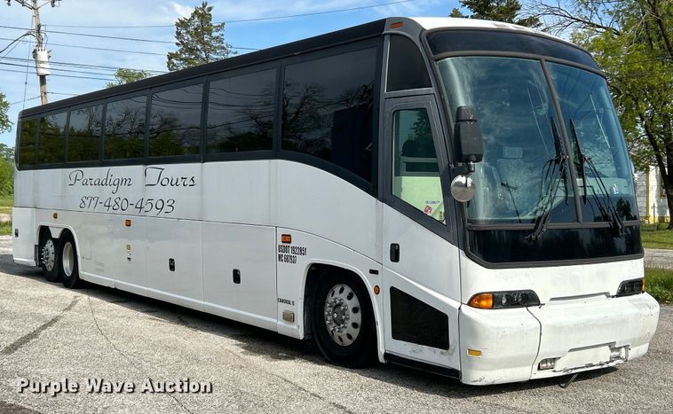 image for item EK4552 2001 MCI E4500 coach bus