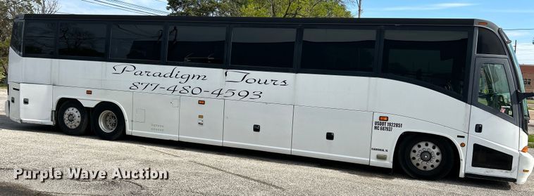 image for item EK4552 2001 MCI E4500 coach bus