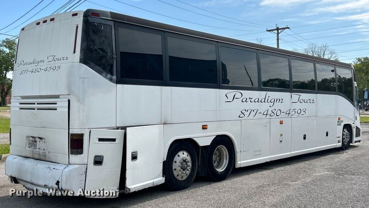 image for item EK4552 2001 MCI E4500 coach bus