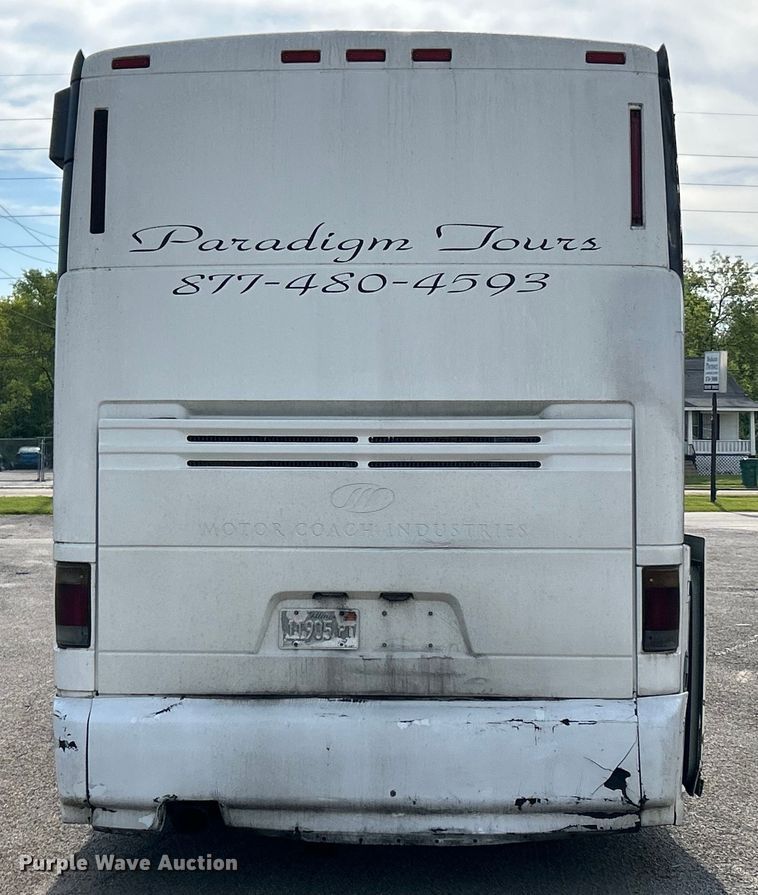 image for item EK4552 2001 MCI E4500 coach bus