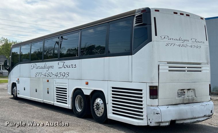 image for item EK4552 2001 MCI E4500 coach bus