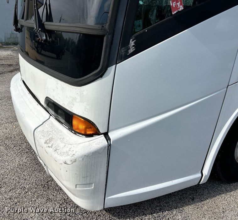 image for item EK4552 2001 MCI E4500 coach bus
