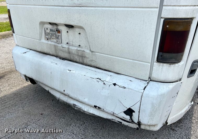 image for item EK4552 2001 MCI E4500 coach bus