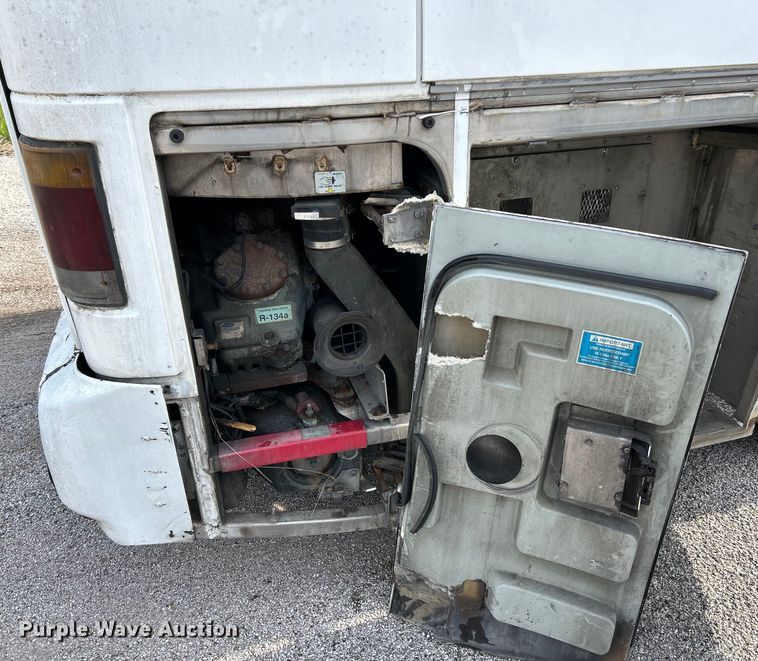 image for item EK4552 2001 MCI E4500 coach bus