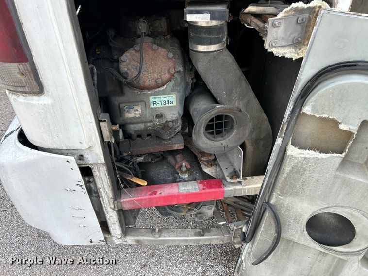 image for item EK4552 2001 MCI E4500 coach bus