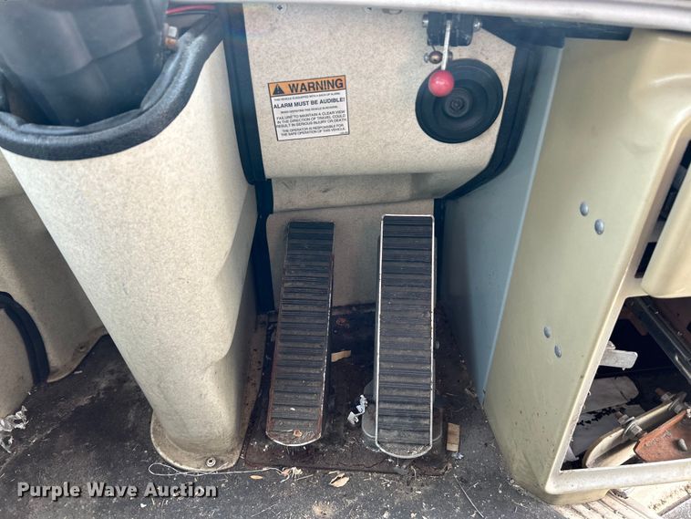 image for item EK4552 2001 MCI E4500 coach bus