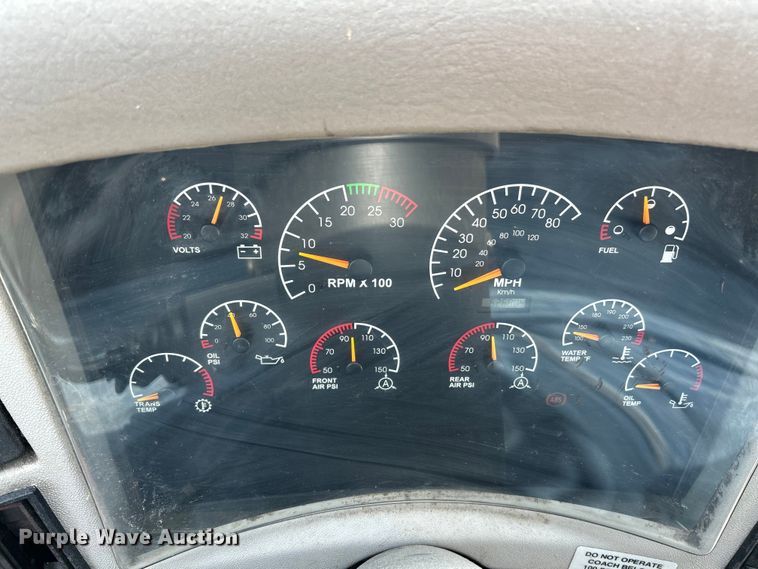 image for item EK4552 2001 MCI E4500 coach bus