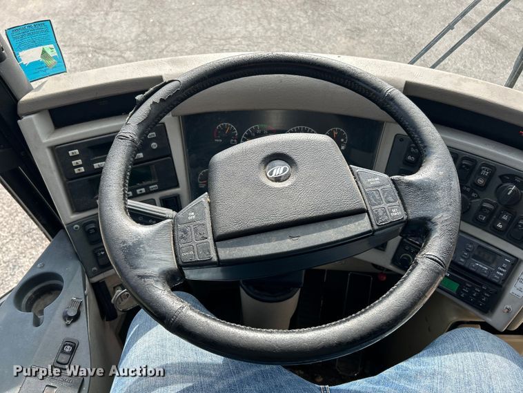 image for item EK4552 2001 MCI E4500 coach bus