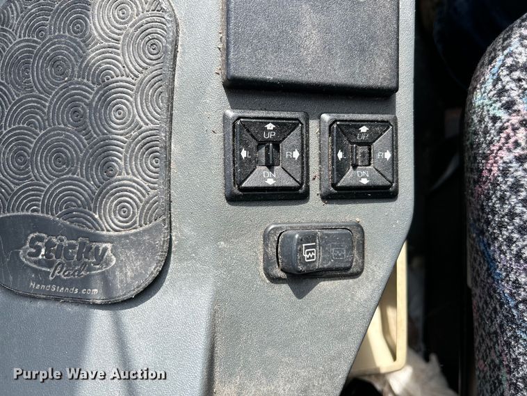 image for item EK4552 2001 MCI E4500 coach bus