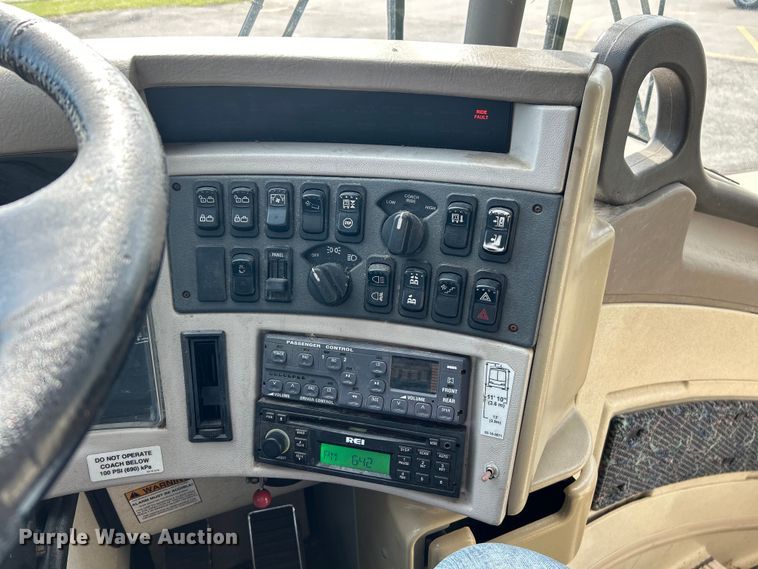 image for item EK4552 2001 MCI E4500 coach bus