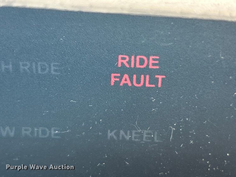 image for item EK4552 2001 MCI E4500 coach bus