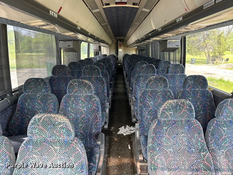 image for item EK4552 2001 MCI E4500 coach bus