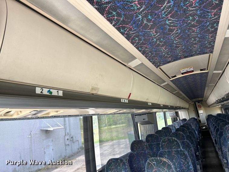 image for item EK4552 2001 MCI E4500 coach bus