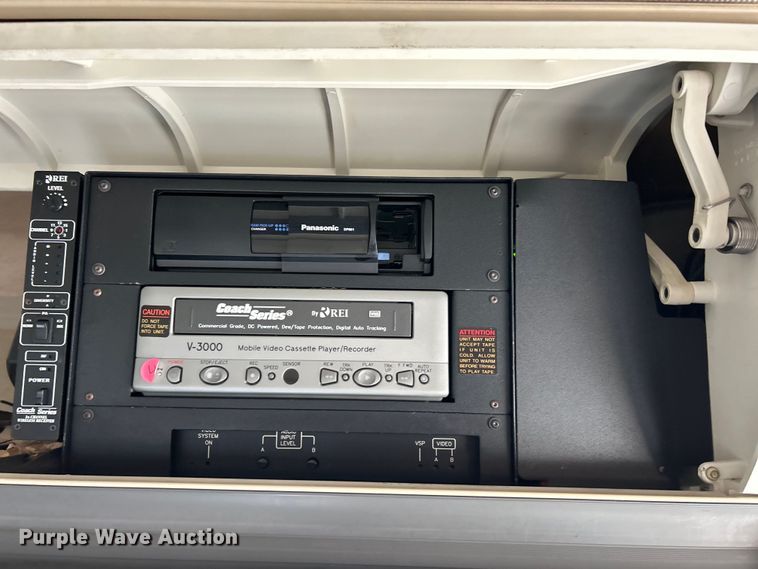 image for item EK4552 2001 MCI E4500 coach bus