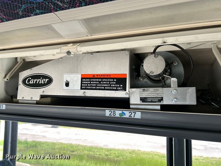 image for item EK4552 2001 MCI E4500 coach bus