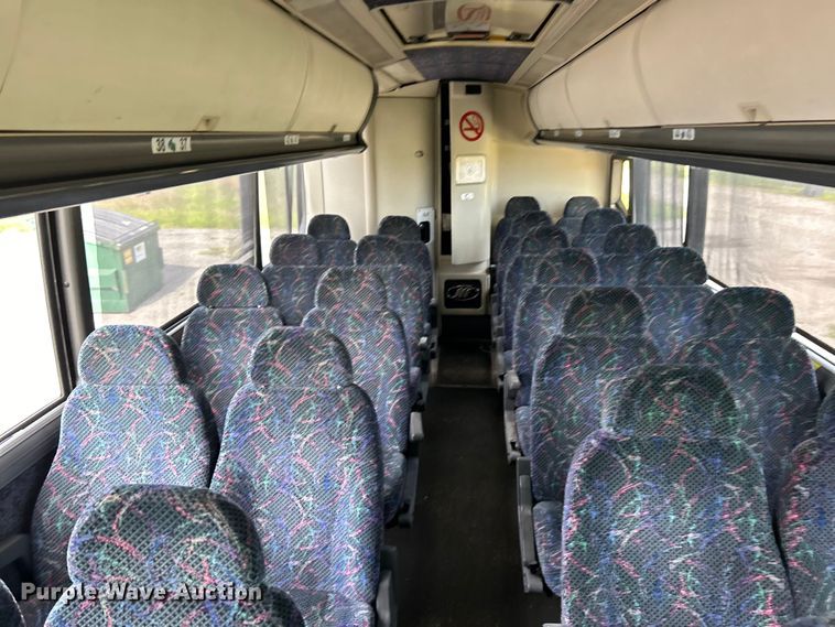 image for item EK4552 2001 MCI E4500 coach bus