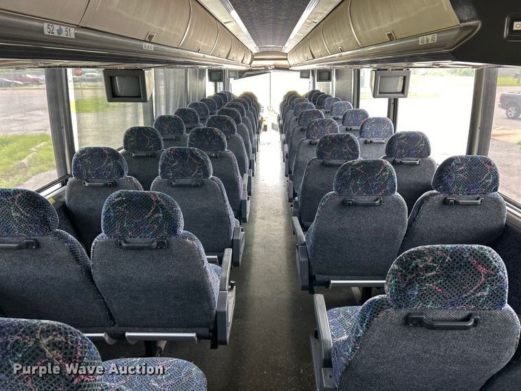 image for item EK4552 2001 MCI E4500 coach bus