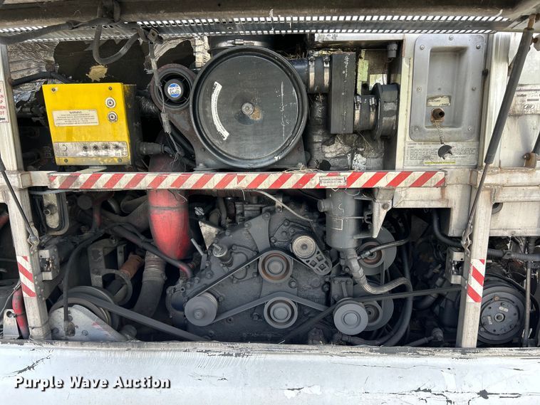 image for item EK4552 2001 MCI E4500 coach bus