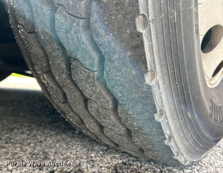 image for item EK4552 2001 MCI E4500 coach bus