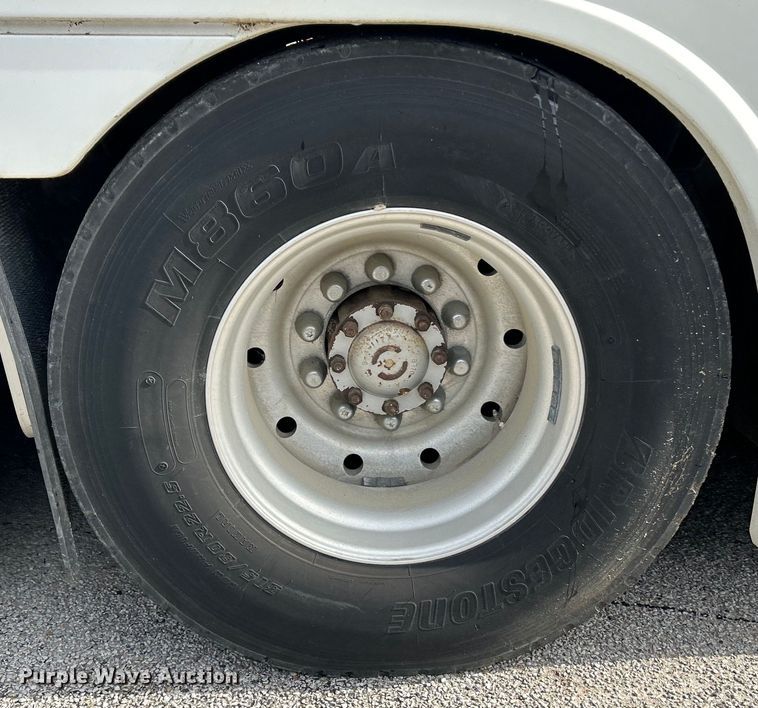 image for item EK4552 2001 MCI E4500 coach bus