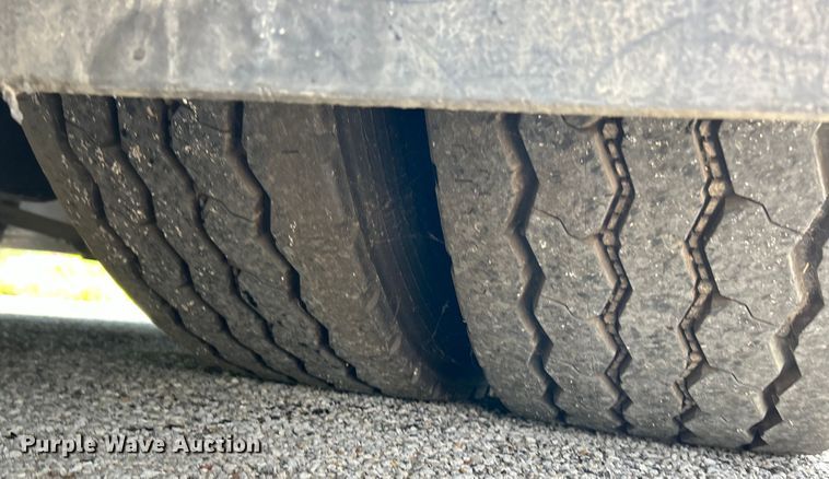 image for item EK4552 2001 MCI E4500 coach bus