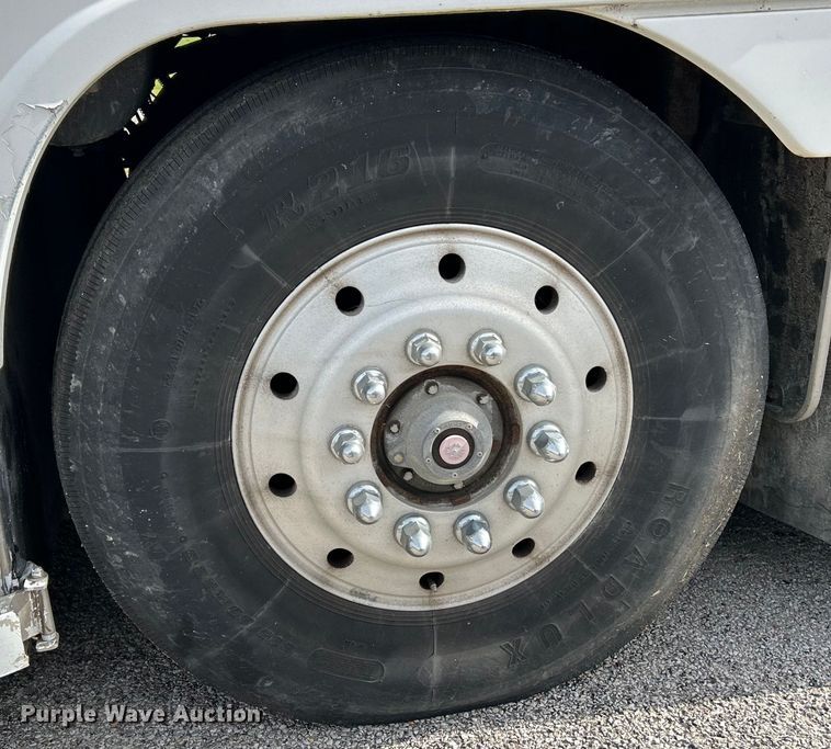 image for item EK4552 2001 MCI E4500 coach bus