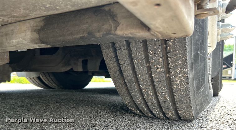 image for item EK4552 2001 MCI E4500 coach bus