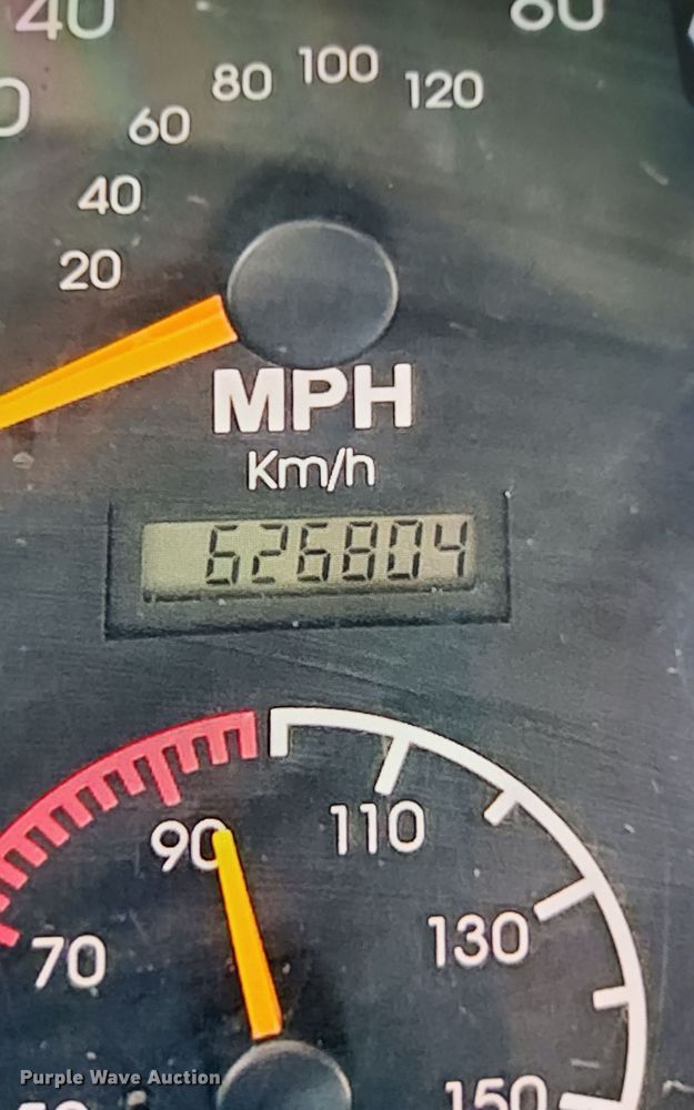 image for item EK4552 2001 MCI E4500 coach bus